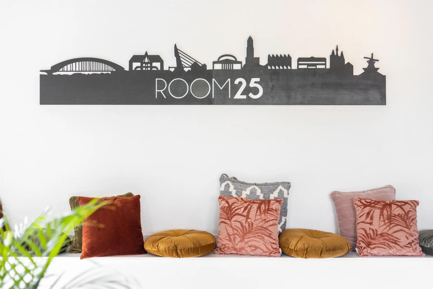 De wand met de skyline van Zwolle